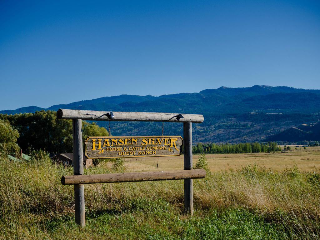 Swan Valley Hansen Guest Ranch מראה חיצוני תמונה