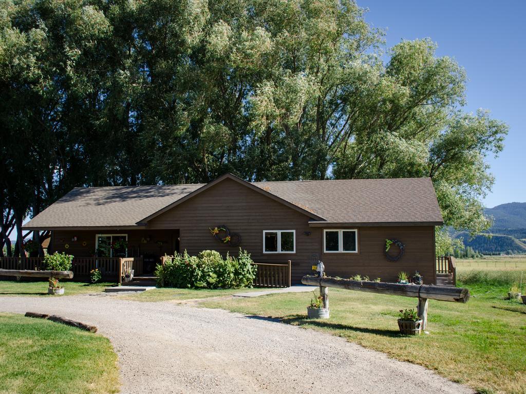 Swan Valley Hansen Guest Ranch מראה חיצוני תמונה